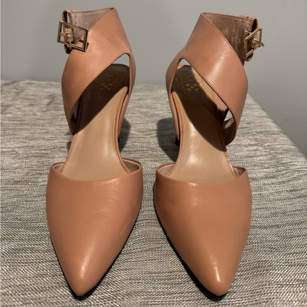 Vince Camuto Soren Pointed Toe Pumps - Picture 2 of 9